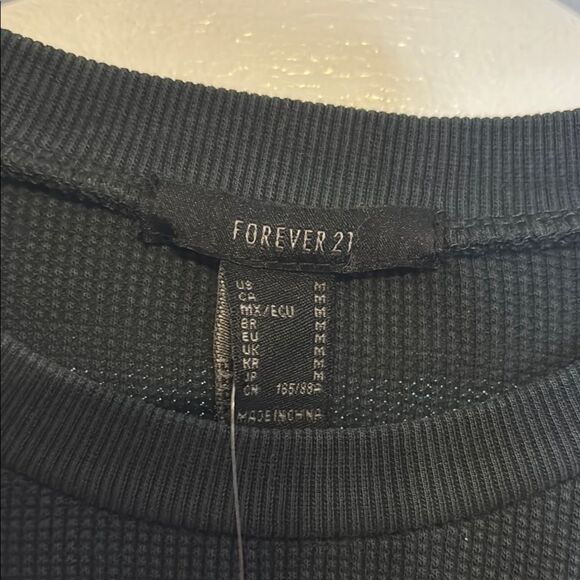 NWT Forever 21 Black Long Sleeve with Floral Patch On Sleeve Size Medium - Picture 7 of 9